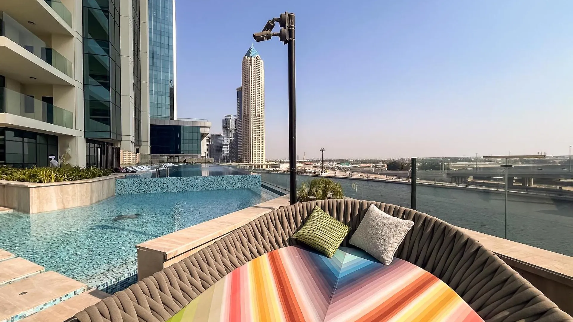 Modern Luxury 1Br Missoni Apt With Canal Panorama Dubaj Apartman