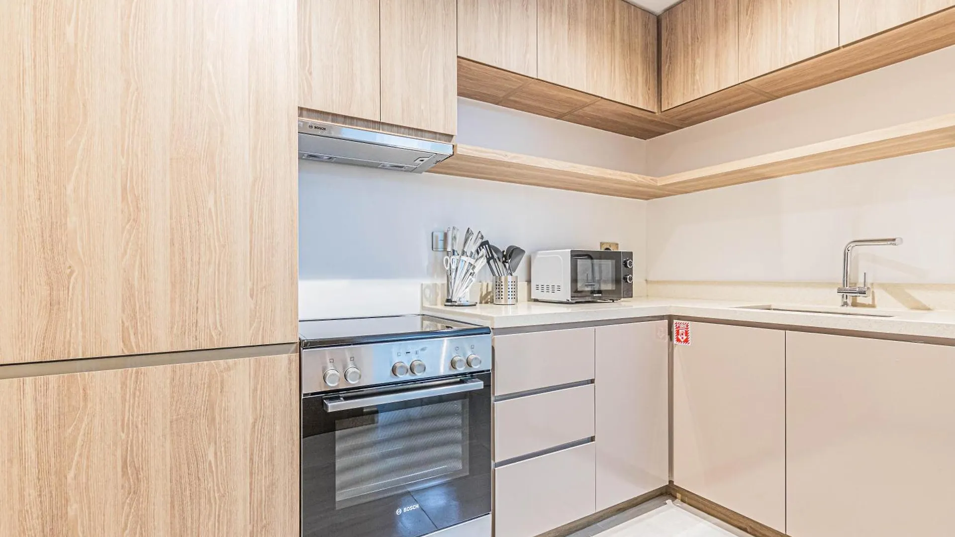 Modern Luxury 1Br Missoni Apt With Canal Panorama Dubaj