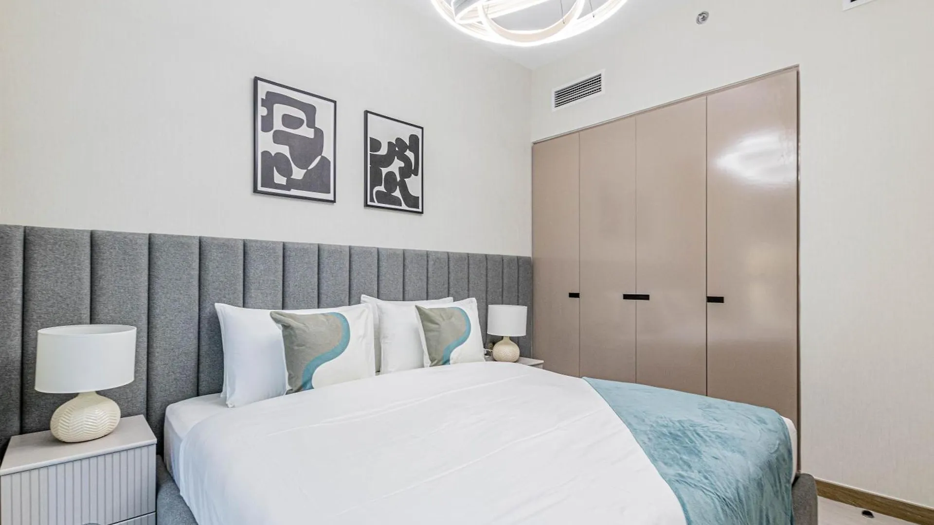 Modern Luxury 1Br Missoni Apt With Canal Panorama Dubaj Apartman