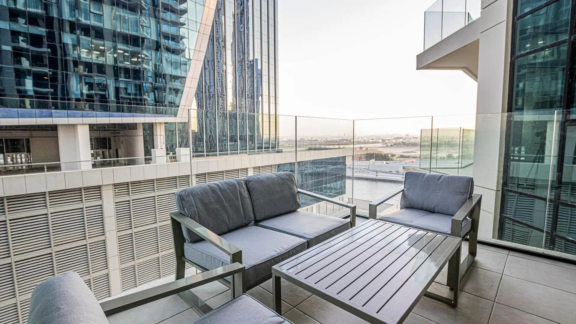 Apartman Modern Luxury 1Br Missoni Apt With Canal Panorama Dubaj